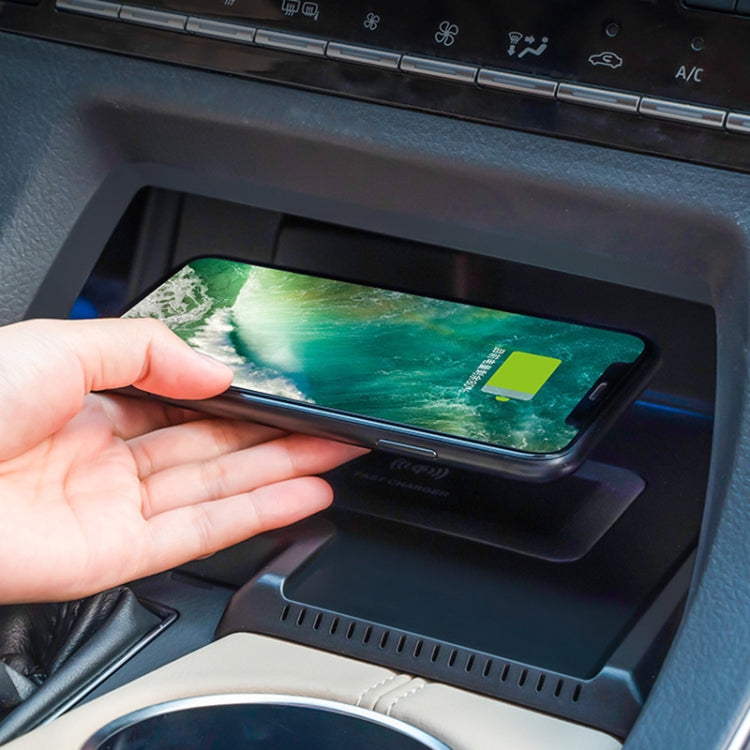 HFC-1060 Car Qi Standard Wireless Charger 10W Quick Charging for Toyota Avalon 2019-2021, Left Driving - Wireless Charging Pads by buy2fix | Online Shopping UK | buy2fix
