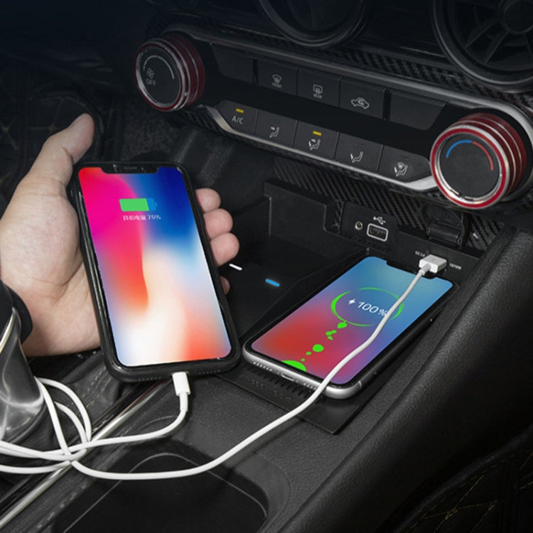 HFC-1042 Car Qi Standard Wireless Charger 10W Quick Charging for Nissan Sylphy 2020-2022, Left Driving - Wireless Charging Pads by buy2fix | Online Shopping UK | buy2fix