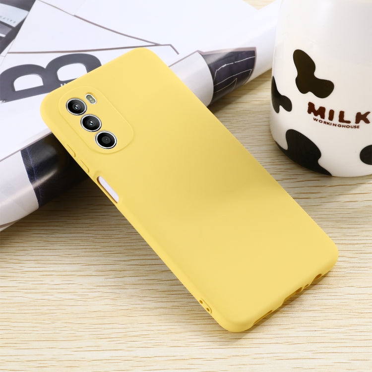 For Motorola Moto G52 4G/G82 Pure Color Liquid Silicone Shockproof Phone Case(Yellow) by buy2fix