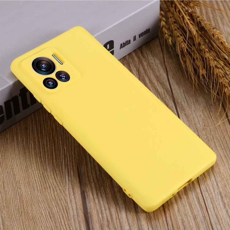 For Motorola Edge 30 Ultra / Moto X30 Pro Pure Color Liquid Silicone Shockproof Phone Case(Yellow) by buy2fix