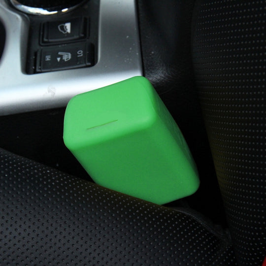 Safe Rubber Car Seat Belt Clips Locking Buckles Protective Cover(Green)
