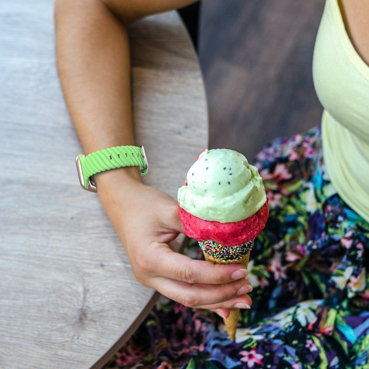 Solid Color Twist Silicone Watch Band For Apple Watch Ultra 49mm&Watch Ultra 2 49mm / Series 9&8&7 45mm / SE 3&SE 2&6&SE&5&4 44mm / 3&2&1 42mm(Yellow Green) by buy2fix