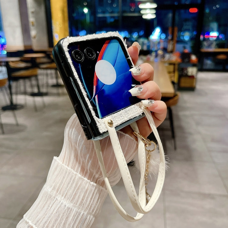 For Motorola Razr 40 Ultra Handbag Design Plush Ball Plaid Fabric PC Phone Case(Black) by buy2fix