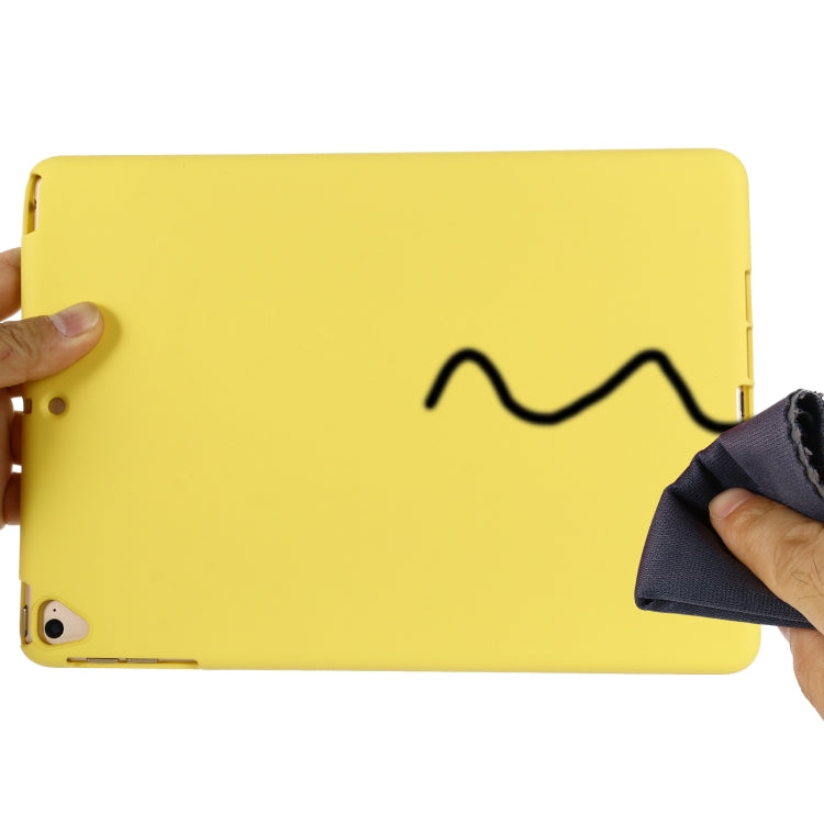 Solid Color Liquid Silicone Dropproof Full Coverage Protective Case For iPad Air / 9.7 2017 / 9.7 2018 / Pro 9.7(Yellow) - iPad 9.7 (2018) & (2017) Cases by buy2fix | Online Shopping UK | buy2fix