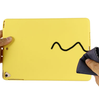 Solid Color Liquid Silicone Dropproof Full Coverage Protective Case For iPad Air / 9.7 2017 / 9.7 2018 / Pro 9.7(Yellow) - iPad 9.7 (2018) & (2017) Cases by buy2fix | Online Shopping UK | buy2fix