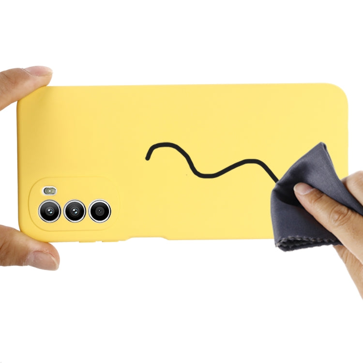 For Motorola Moto G52 4G/G82 Pure Color Liquid Silicone Shockproof Phone Case(Yellow) by buy2fix