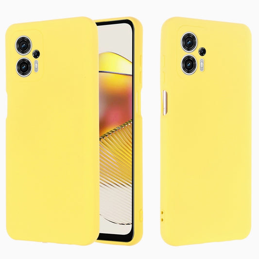 For Motorola Moto G13 / G23 Pure Color Liquid Silicone Shockproof Phone Case(Yellow) - Motorola Cases by buy2fix | Online Shopping UK | buy2fix